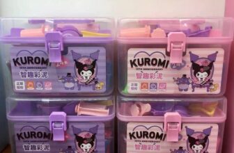 [🆕🇻🇳]  Tôm’s house – Chuyên đồ trẻ em, hàng order, nhập khẩu trung quốc, style Hàn xẻn 🧑‍🧒❤️️👶⭐️ “ Mẹ ơi, con thích bộ đất nặn Koromi lắm, mẹ cho con 1 bộ chơi hè đi ạ. Nay con thi xong rồi”.
Ok con nhé
————-
ĐẤT NẶN KUROMI HOT LẮM NÈHộp Đất Nặ , shares-0✔️ , likes-2❤️️ , date-2024-06-08 15:50:09🇻🇳🇻🇳🇻🇳📰🆕