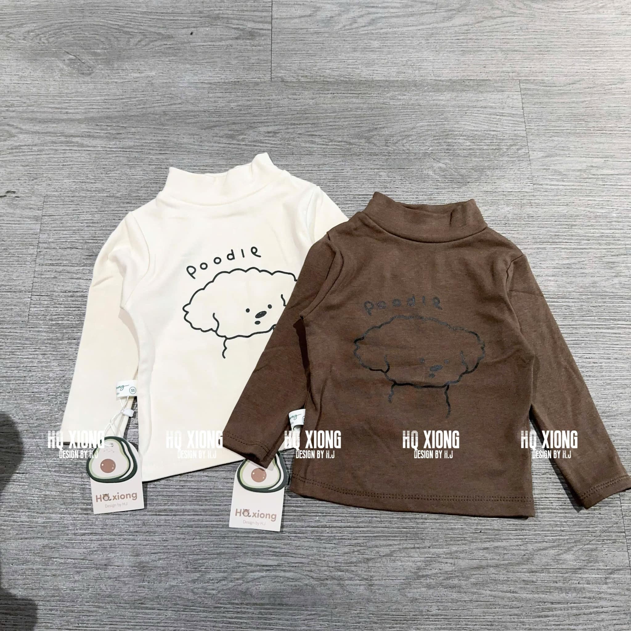 [🆕🇻🇳]  Xưởng sỉ quần áo trẻ em – chuyên quần áo trẻ em giá sỉ toàn quốc 🧑‍🧒❤️️👶⭐️  Áo phao gile tim qccc
Hàng qc nét căng, thêu tim và bèo viền xinh xắn
Sz 1-5 ( 8-18kg)
Giá le 180k , shares-0✔️ , likes-0❤️️ , date-2024-11-09 22:35:27🇻🇳🇻🇳🇻🇳📰🆕