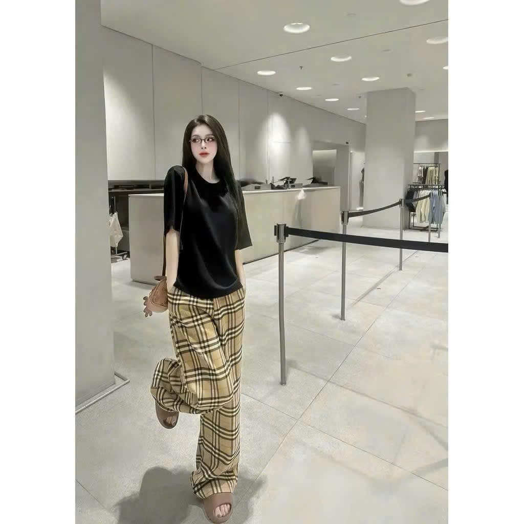 [🆕🇻🇳] Shop Kim Chi 👕 Top1Fashion 👗   Sét bộ b br cao cấp đẹp lắm lunn ah.
Chất cotton 2c sin đẹp ,Kèm kẻ chinh phẩm l1 Mềm mât lunn ạ.
Dưới 58 kg đổ về nha.
Lẻ 200k
Sỉ 180kHàng đẹp chuẩn , shares-0✔️ , likes-0❤️️ , date-2025-02-16 22:25:09🇻🇳🇻🇳🇻🇳📰🆕