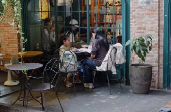 [☕️🇻🇳] Nhã Nam Books N’ Coffee 🥤 Top1Coffee ☕️ “Đây chính là điều mẹ muốn nói. Con rất đáng quý. Tuyệt đối không được ngừng nâng niu và trân trọng chính bản thân con.”Nhìn v , shares-1✔️ , likes-23❤️️ , date-2025-04-07 20:42:25🇻🇳🇻🇳🇻🇳📰🆕