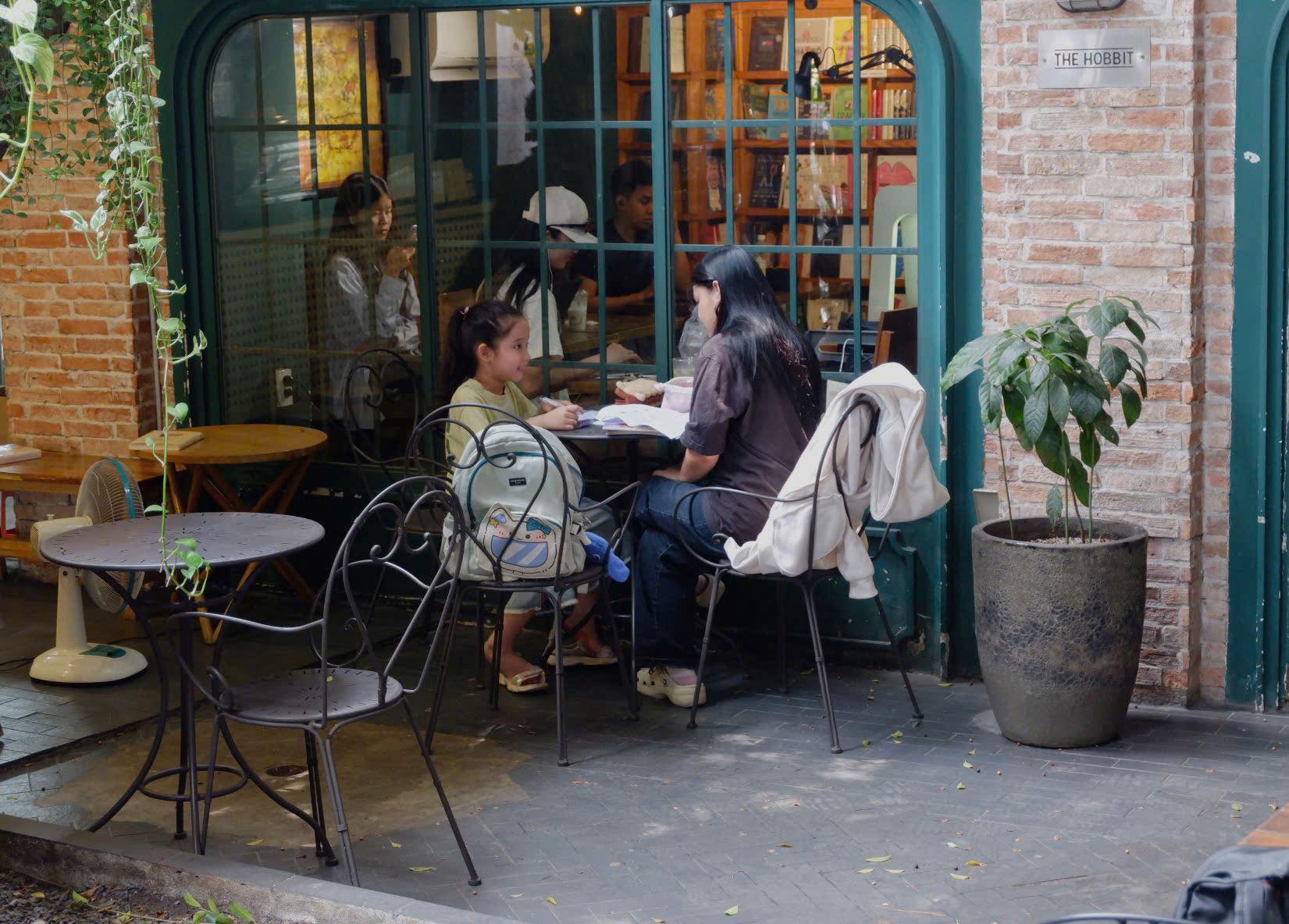 [☕️🇻🇳] Nhã Nam Books N’ Coffee 🥤 Top1Coffee ☕️ “Đây chính là điều mẹ muốn nói. Con rất đáng quý. Tuyệt đối không được ngừng nâng niu và trân trọng chính bản thân con.”Nhìn v , shares-1✔️ , likes-23❤️️ , date-2025-04-07 20:42:25🇻🇳🇻🇳🇻🇳📰🆕