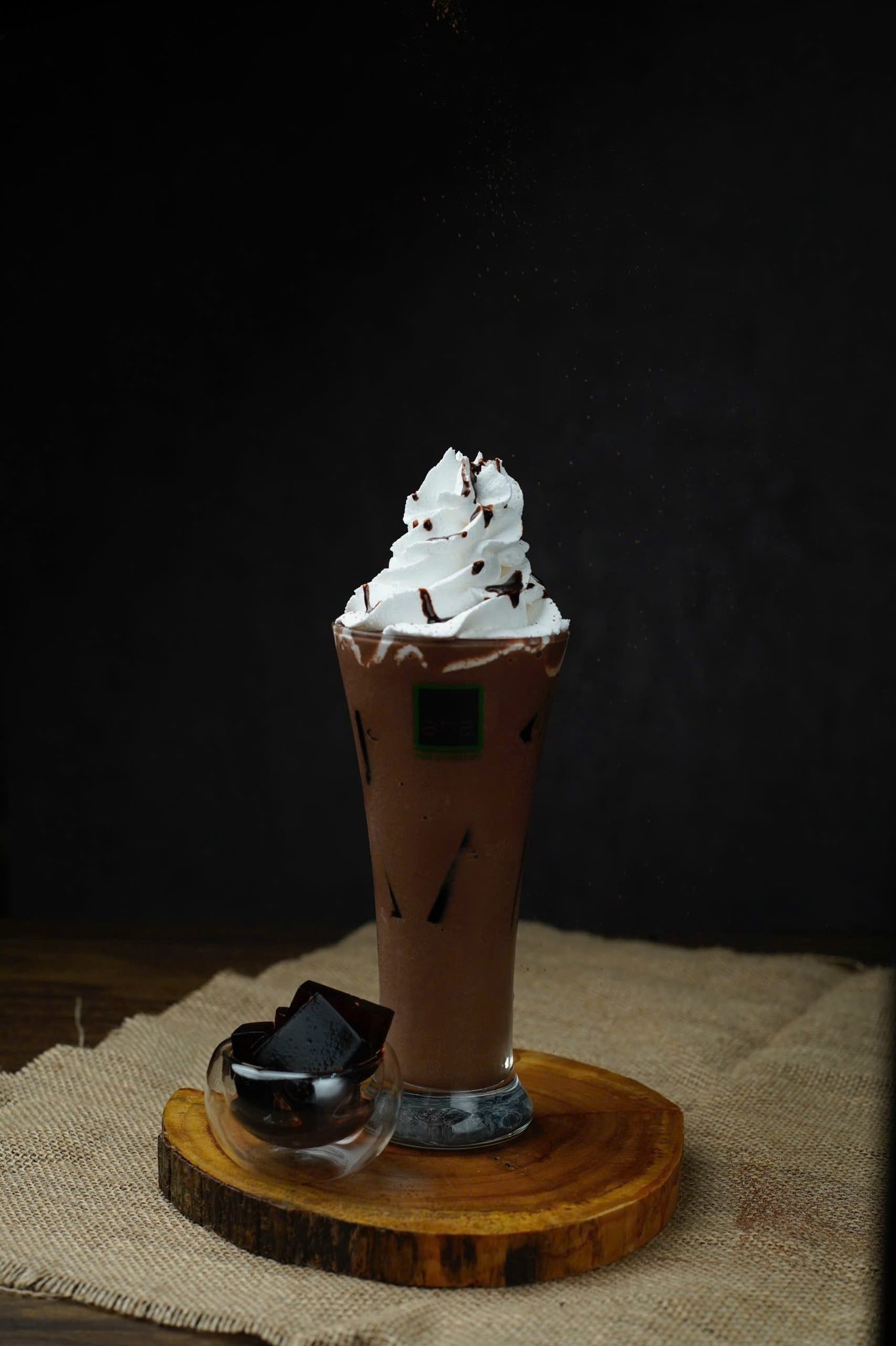 [☕️🇻🇳] AHA Cafe 🥤 Top1Coffee ☕️ Mùa hè này, bạn sẽ chọn sảng khoái với đồ uống  Đá xay hay nhẹ nhàng với Trà thanh mát từ AHA Cafe?
Chocolate đá xay: Là sự kết , shares-2✔️ , likes-20❤️️ , date-2025-05-02 22:22:12🇻🇳🇻🇳🇻🇳📰🆕