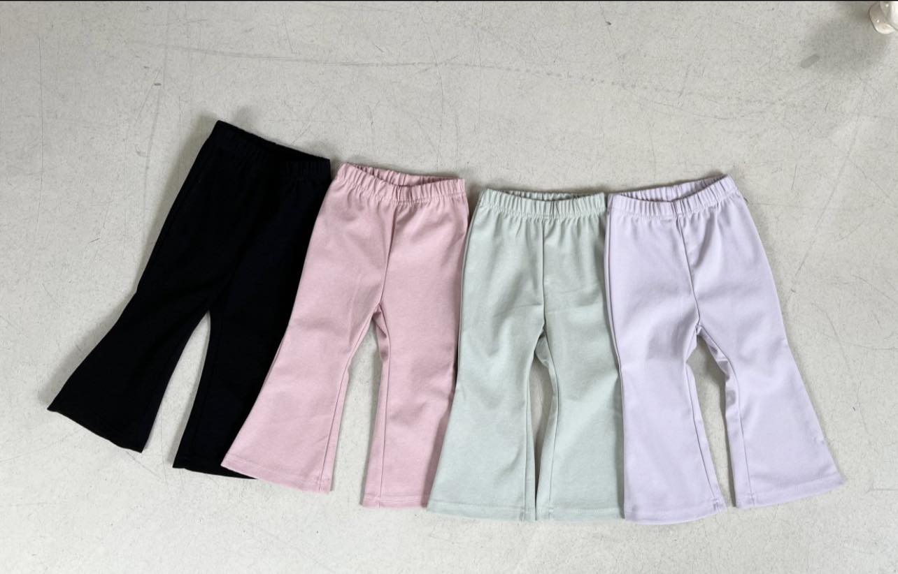 [🆕🇻🇳] Bắp Kids 🧑‍🧒❤️️👶⭐️ Lâu lắm e mới gom BEBENINE
Nay vượt lười e lên mẫu để các mẹ lựa nha, tranh thủ w đang zẻ nên zá cực kỳ okela
BẢNG SZ :
Baby sz : 6M (6-8kg) / 12M (8- , shares-0✔️ , likes-2❤️️ , date-2023-08-21 00:16:44🇻🇳🇻🇳🇻🇳📰🆕