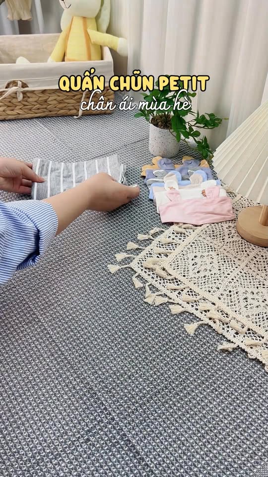 [🆕🇻🇳]  Doobi – Thời trang Trẻ em & Gia Đình Cao cấp  🧑‍🧒❤️️👶⭐️ CHỈ 2 từ thôi – SIÊU PHẨM – nha các mom ơi !!!
Mềm mại – hiện đại – tinh tế là những từ mô tả chính xác nhất cho mẫu set vừa cập bến này nha
Sắc màu xinh x , shares-0✔️ , likes-1❤️️ , date-2025-09-04 15:59:56🇻🇳🇻🇳🇻🇳📰🆕