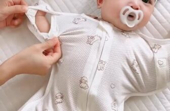 [🆕🇻🇳]  UnBee Việt Nam – Quần áo trẻ em  🧑‍🧒❤️️👶⭐️  BODY LIỀN TẤT CÓ CÚC MỞ TAY – “BAO TAY BÍ MẬT” CHỐNG MÓNG CÀO CHO MẸ BỈMMẹ nào từng bị bé cào mặt, trầy da khi ngủ  sẽ hiểu em này  tiện cỡ nàoƯU ĐI , shares-0✔️ , likes-1❤️️ , date-2025-06-07 04:21:14🇻🇳🇻🇳🇻🇳📰🆕