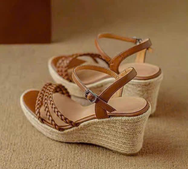 [🆕🇻🇳] Shop Sumolee – chuyên cung cấp sản phẩm cho mẹ & bé 🧑‍🧒❤️️👶⭐️ Sandal xuồng quai bím – QCCC

— size: 35 đến 38
— đế xuồng cao 10p đế cối màu nâu tây mang phong cách boho nhẹ nhàng, với phần quai da nâu đan tết tinh tế  , shares-0✔️ , likes-0❤️️ , date-2025-06-22 00:45:27🇻🇳🇻🇳🇻🇳📰🆕