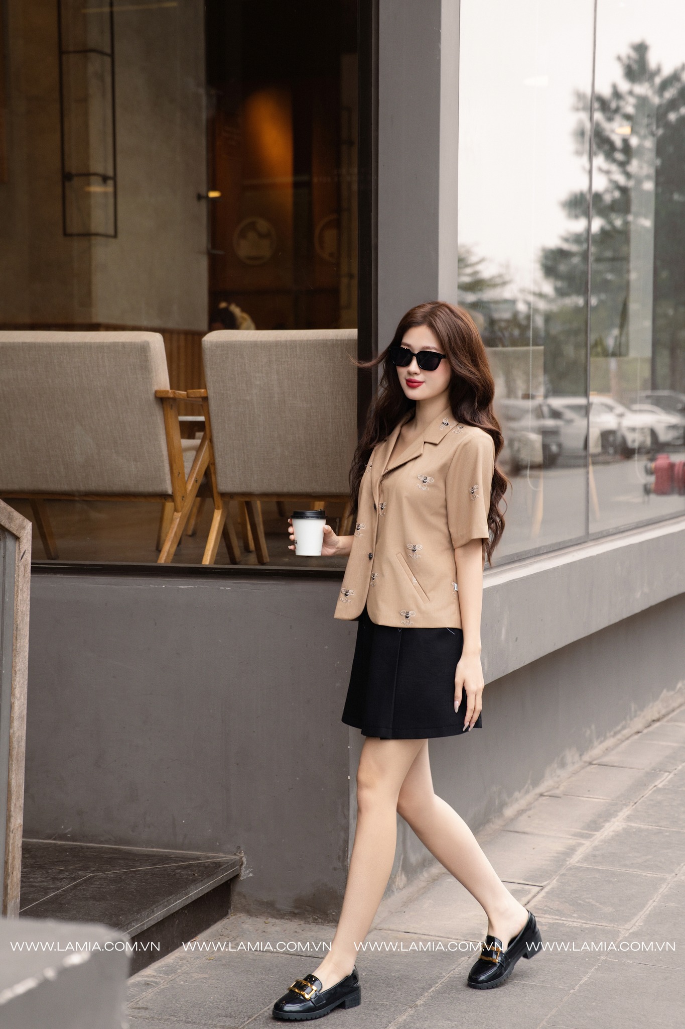 [🆕🇻🇳] Lamia Design – 208B Lê Văn Sỹ 👕 Top1Fashion 👗  𝐒𝐔𝐌𝐌𝐄𝐑 𝐁𝐋𝐀𝐙𝐄𝐑
————
Một gợi ý hay cho Quý cô để diện blazer vào mùa hè mà vẫn thoải mái và mát mẻ đó chính là hãy diện blazer tay ngắn: vừa đủ mát m , shares-0✔️ , likes-0❤️️ , date-2025-07-09 15:36:02🇻🇳🇻🇳🇻🇳📰🆕