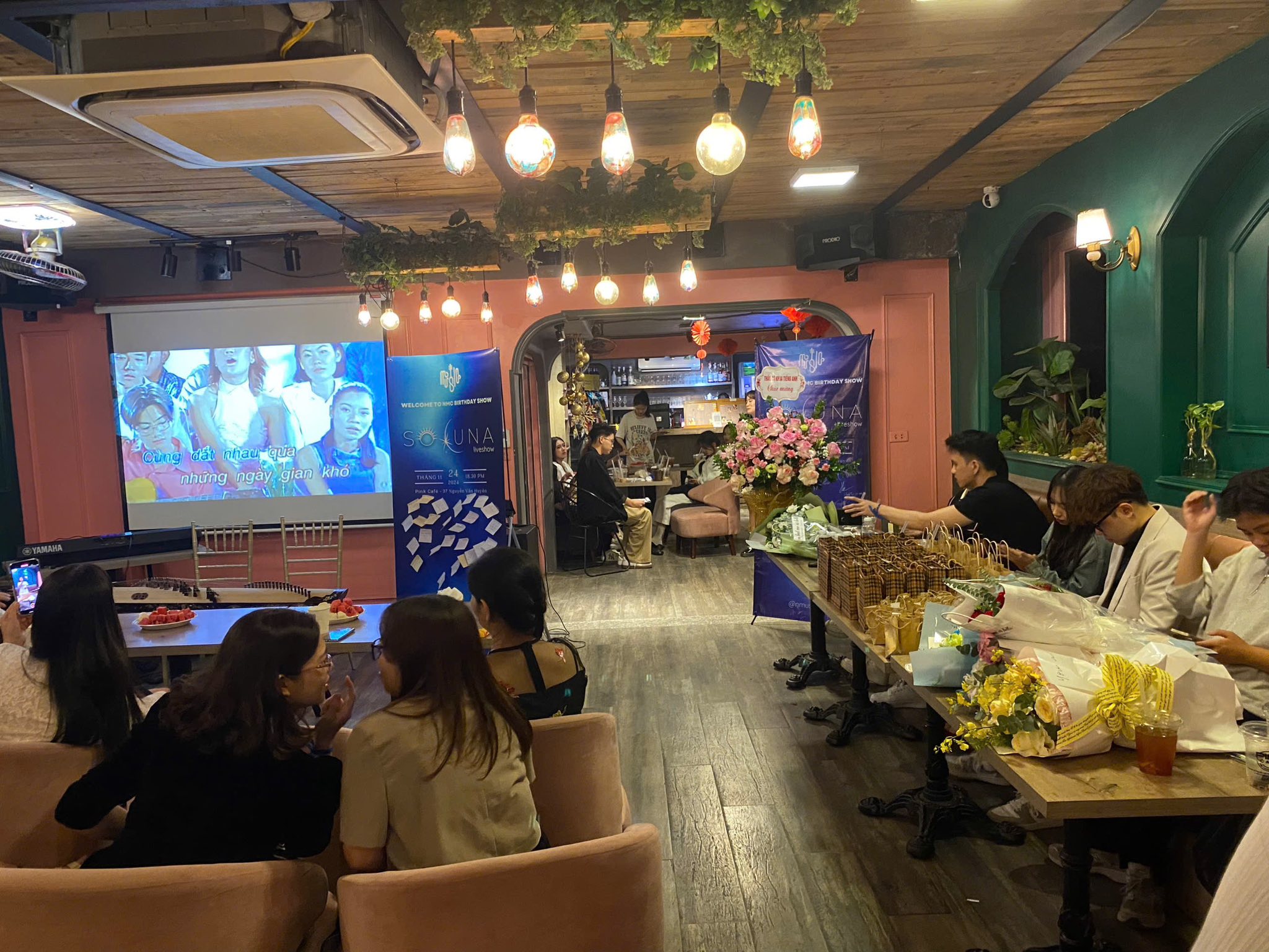 [☕️🇻🇳] PINK Cafe 37 Nguyễn Văn Huyên 🥤 Top1Coffee ☕️ Bạn đang cần không gianl để tổ chức họp nhóm, workshop, sự kiện… thì hãy đến Pink Cafe:
Không gian rộng rãi, màu Hồng chủ đạo,  , shares-0✔️ , likes-9❤️️ , date-2025-08-10 07:23:24🇻🇳🇻🇳🇻🇳📰🆕