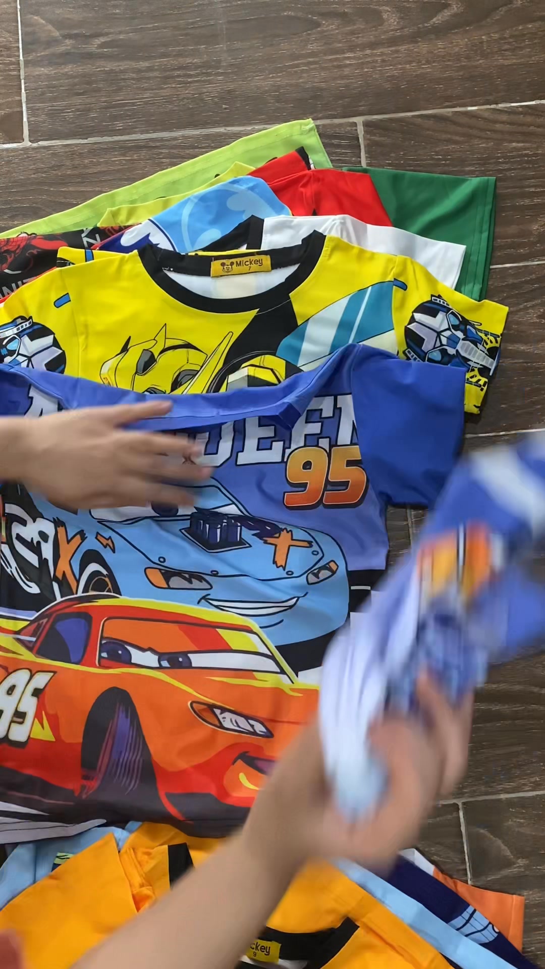 [🆕🇻🇳] MAMA KIDS STORE CHUYÊN NGUỒN HÀNG XUẤT DƯ XỊN TỪ NHÀ MÁY, VIỆT NAM XUẤT KHẨU (VNXK) VÀ CAMBODIA  🧑‍🧒❤️️👶⭐️ Mẹ nào có bé mê khủng long chắc chắn sẽ “đổ gục” trước mẫu balo Smig.gle này
Size 5–7 tuổi, vừa xinh cho bé lớp 1-2 dưới 25kg
Thiết kế thành phố khủng l , shares-0✔️ , likes-4❤️️ , date-2025-08-21 17:07:56🇻🇳🇻🇳🇻🇳📰🆕