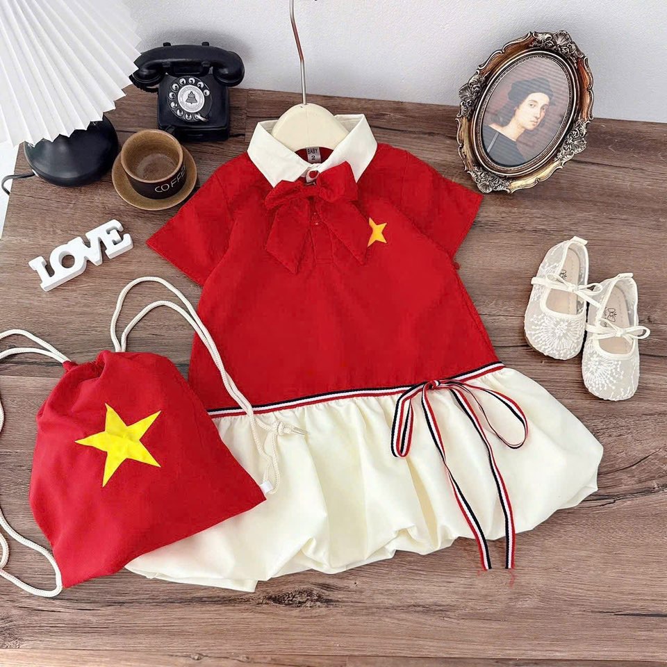 [🆕🇻🇳]  Tiệm Nhà Vi – Thời trang trẻ em giá rẻ 🧑‍🧒❤️️👶⭐️ Yêu nước không phải là trend
Yêu nước là ở trong gen chúng mình
Mẫu váy cờ đỏ cực hót cho bé yêu chân bí phồng siêu xinh đã Sẵn Hàng
Váy + Ba lô 1xxk
N , shares-0✔️ , likes-5❤️️ , date-2025-08-20 07:13:21🇻🇳🇻🇳🇻🇳📰🆕