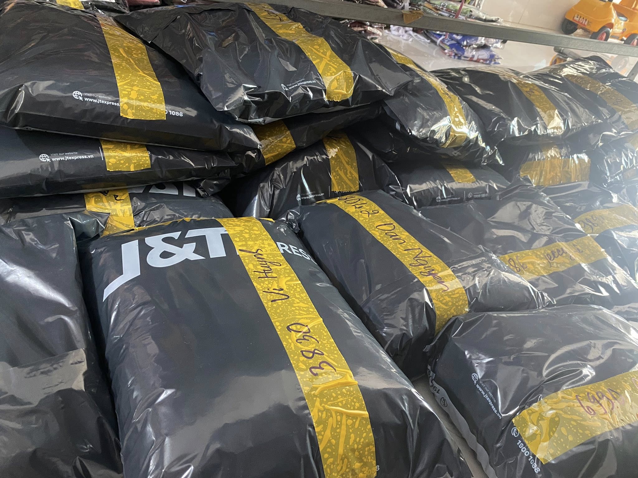 [🆕🇻🇳] Xưởng May Phụng Lê – chuyên sỉ lẻ đồ bộ trẻ e giá rẻ 🧑‍🧒❤️️👶⭐️ Bên e chuyên sỉ và lẻ đồ bộ trẻ em giá rẻ 
Size 5-60kg tùy mẫu 
Chất thun co giãn không xù Lông 
Kiểm tra trước khi thanh toán 
Lẻ 6b 100k 
      3b 100k t , shares-0✔️ , likes-2❤️️ , date-2025-08-25 02:27:05🇻🇳🇻🇳🇻🇳📰🆕