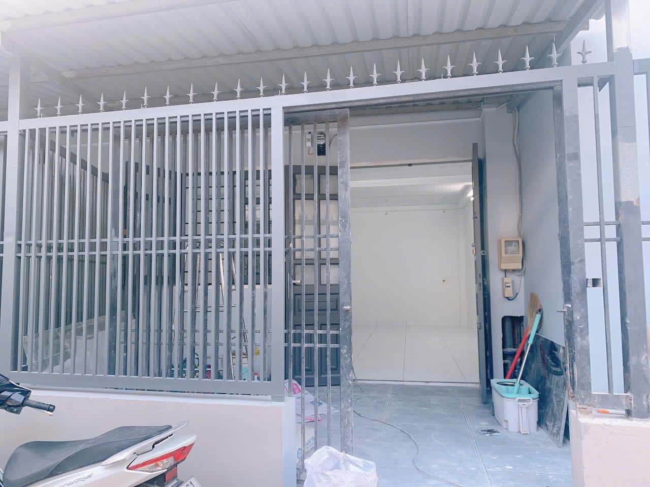 [🆕🇻🇳]  Giày bé xinh-Giày dép bé iu 🧑‍🧒❤️️👶⭐️ Cho Thuê nguyên căn mới xây 27m2,sân trước 10m2
Giá thuê 4x
Sẵn giường ,quạt ,tủ lạnh 
Ưu tiên sinh viên ở ghép 4 người 
Hẻm 1508 Lê văn lương Nhơn Đức nhà , shares-0✔️ , likes-0❤️️ , date-2025-09-24 18:22:23🇻🇳🇻🇳🇻🇳📰🆕