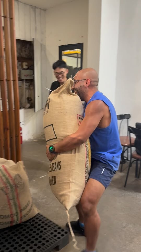 [☕️🇻🇳] Saigon Coffee Roastery 🥤 Top1Coffee ☕️ Khi khách hàng của bạn là Gymer !
#specialtycoffee coffeelover #saigoncoffeeroastery #coffee , shares-0✔️ , likes-6❤️️ , date-2025-09-27 20:20:58🇻🇳🇻🇳🇻🇳📰🆕