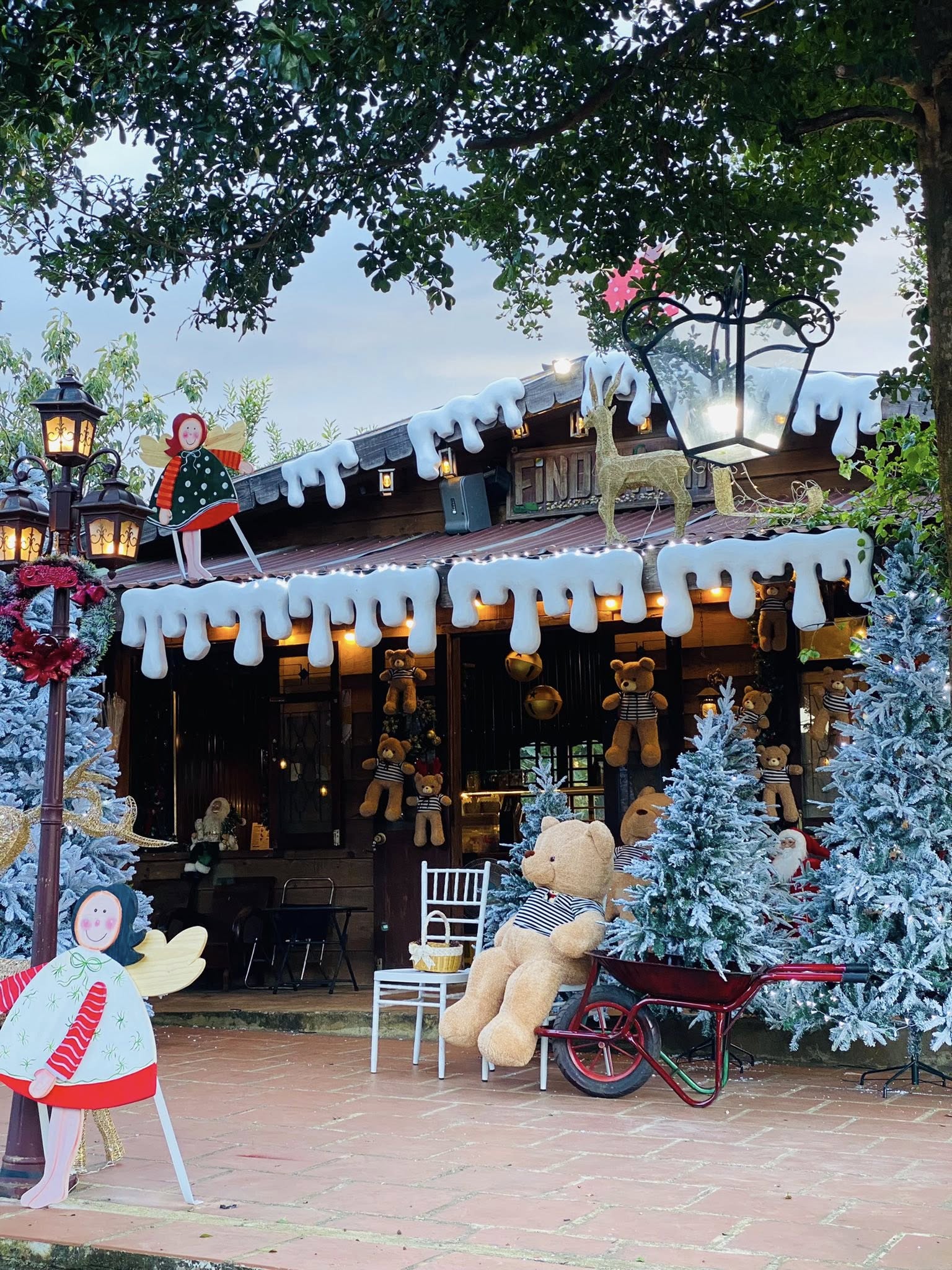 [☕️🇻🇳] Findi Coffee House 🥤 Top1Coffee ☕️ Tuyết đã rơi ở FinDi
Quán xin phép rã đông trước đây mọi người ơi
 , shares-0✔️ , likes-13❤️️ , date-2025-10-02 00:24:46🇻🇳🇻🇳🇻🇳📰🆕