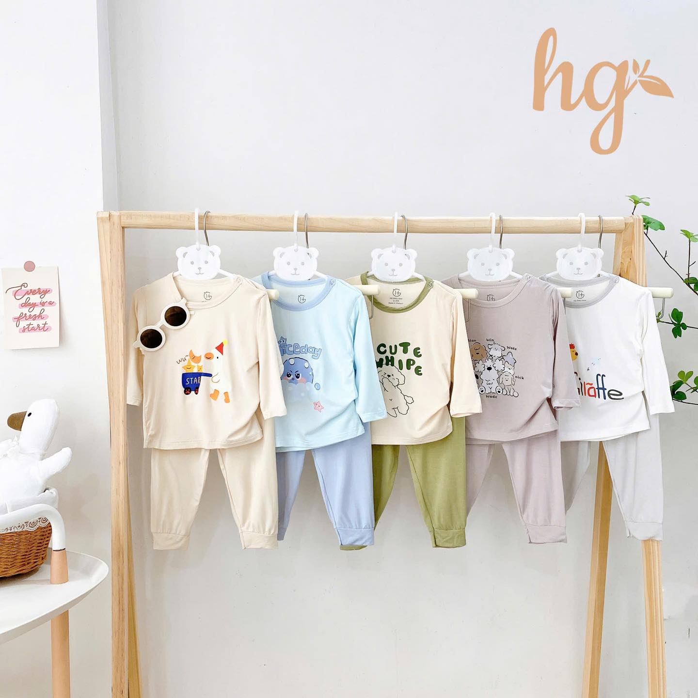 [🆕🇻🇳]  HG Kids – Xưởng Sỉ Quần Áo Cho Bé 🧑‍🧒❤️️👶⭐️ BST Thu – Đông 2025 đã sẵn sàng để ba mẹ rinh về cho bé yêuBộ dài tay bé trai khuy cài vaiVải petit Quảng Châu cao cấp, dày dặn, mềm mại, thông thoá , shares-0✔️ , likes-2❤️️ , date-2025-10-02 15:31:42🇻🇳🇻🇳🇻🇳📰🆕