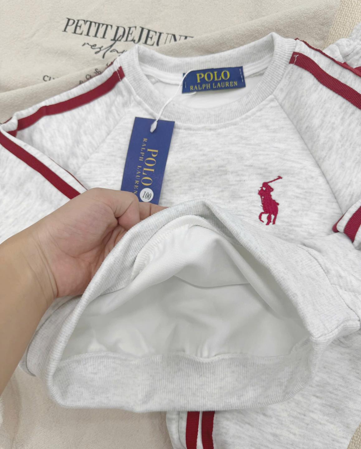 [🆕🇻🇳]  Thủy Thủy – Chuyên Quần Áo Trẻ Em Giá Rẻ 🧑‍🧒❤️️👶⭐️ BỘ NỈ NGỰA form dáng đỉnh nóc quá trờiiii
Ảnh thật 100% các mẹ cứ thử trải nghiệm em nỉ #
Nỉ 2 da sịn đỉnh nóc kịch trần lun

Bảng sz : 
𝟗𝟎: 𝟖-𝟏𝟎𝐤𝐠 
𝟏𝟎𝟎 𝟏𝟎 , shares-0✔️ , likes-1❤️️ , date-2025-10-02 06:09:43🇻🇳🇻🇳🇻🇳📰🆕