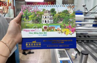 [🆕🇻🇳] Phố In Hà Nội – Chuyên in ấn cho người Sành! Túi giấy, hộp giấy, catalogue, brochure 🎨 Top1Designs ✨  In Lịch Tết 2026 – Gửi Trọn Thông Điệp Thương HiệuTết là thời điểm của sum vầy, của những món quà mang theo lời chúc may mắn và khởi đầu mới. Một cuốn lị , shares-0✔️ , likes-2❤️️ , date-2025-10-16 21:53:25🇻🇳🇻🇳🇻🇳📰🆕