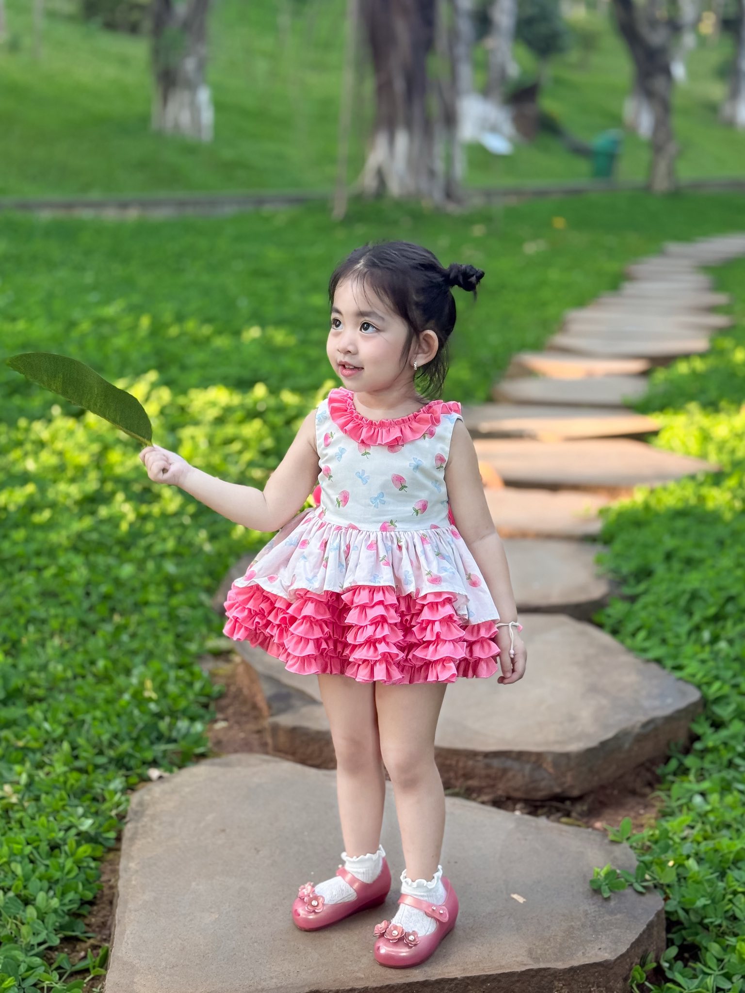 [🆕🇻🇳]  BB design – Chuyên đồ thiết kế dành cho mẹ và công chúa nhỏ 🧑‍🧒❤️️👶⭐️ Lâu rồi mới lên em đầm ngọt yêu như nàyDâu hồng: #280xuuuuChất liệu: thô cottonBảng size tham khảo:
Size 0: 6-8kg (70-75cm)
Size 1: 8-10kg (75-81cm , shares-0✔️ , likes-3❤️️ , date-2025-10-18 02:30:39🇻🇳🇻🇳🇻🇳📰🆕