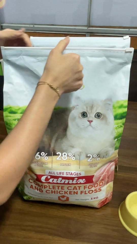 [🆕🇻🇳] An Việt Tiến 🐶🦜 Top1Pets 🐱🐠  5PLUS CATMIX CHICKEN FLOSS RUỐC NHIỀU HƠN, MÈO MÊ HƠNCác sen ơi, Catmix comeback phiên bản mới toanh nè
TĂNG RUỐC GÀ, thơm hơn, hấp dẫn hơn, mà GIÁ K , shares-0✔️ , likes-10❤️️ , date-2025-10-15 20:18:35🐶🐱🇻🇳🇻🇳🇻🇳📰🆕