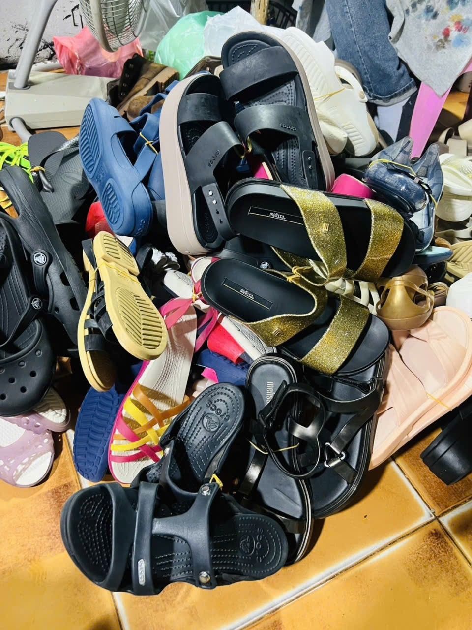 [🆕🇻🇳] Đồ Si Trang – Cửa hàng giày dép 👕 Top1Fashion 👗  Sỉ nào cần món này báo em
 , shares-2✔️ , likes-5❤️️ , date-2025-10-22 04:34:55🇻🇳🇻🇳🇻🇳📰🆕