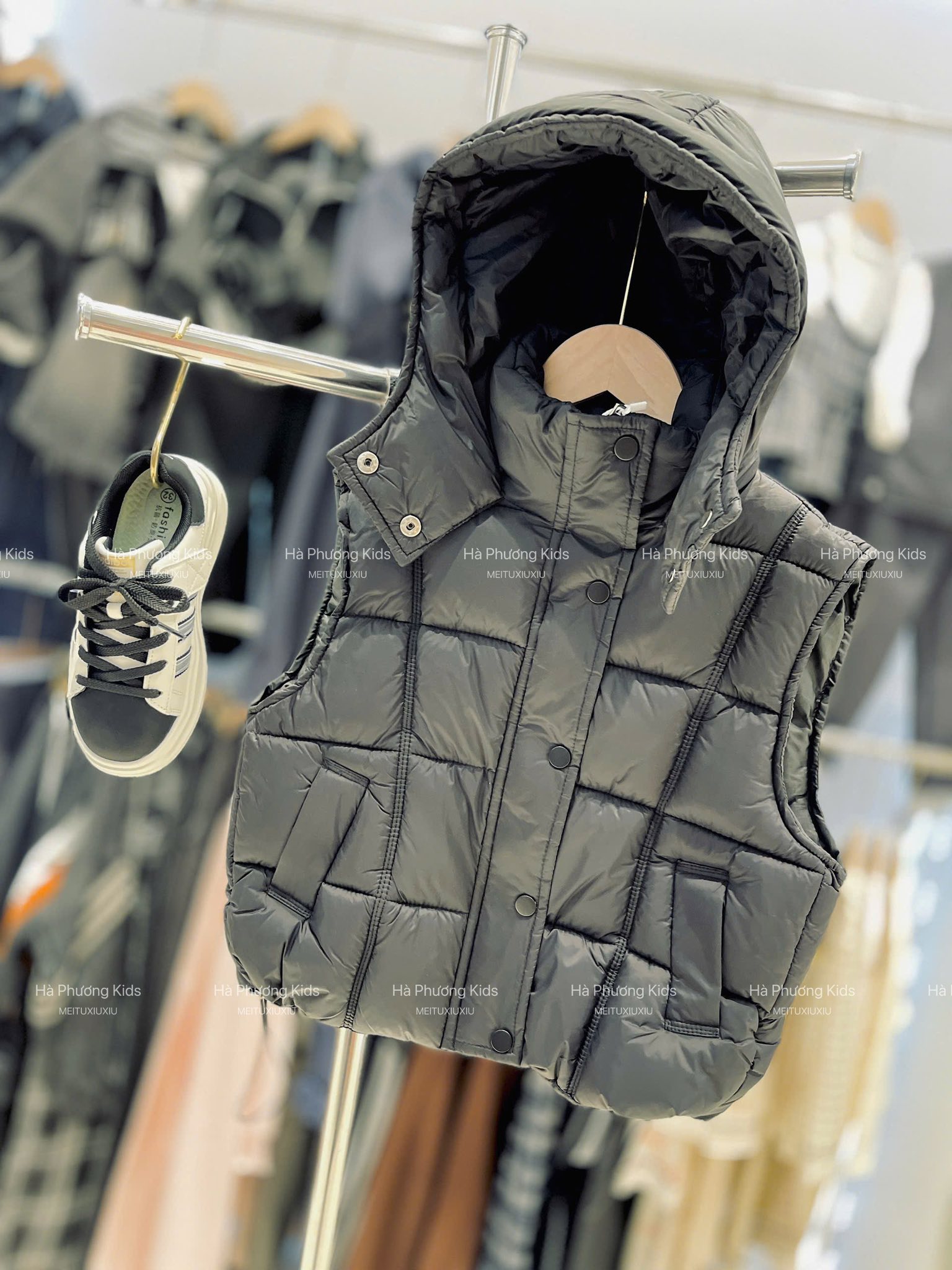 [🆕🇻🇳]  Kids Hà Phương – 172 Quang Trung – Chuyên quần áo trẻ em hàng Quảng Châu, hàng xuất Hàn cho bé 🧑‍🧒❤️️👶⭐️ 𝑇ℎ𝑢̛̣𝑐 𝑟𝑎 ℎ𝑎̣𝑛ℎ 𝑝ℎ𝑢́𝑐 𝑘ℎ𝑜̂𝑛𝑔 𝑐𝑜́ 𝑡𝑖𝑒̂𝑢 𝑐ℎ𝑢𝑎̂̉𝑛 , 𝑐ℎ𝑖̉ 𝑐𝑎̂̀𝑛 𝑏𝑎̉𝑛 𝑡ℎ𝑎̂𝑛 𝑚𝑖̀𝑛ℎ 𝑐𝑢̛𝑜̛̀𝑖 𝑛ℎ𝑖𝑒̂̀𝑢 ℎ𝑜̛𝑛 𝑘ℎ𝑜́𝑐. 𝑉𝑎̣̂𝑦 𝑐ℎ𝑎̆́𝑐 𝑐ℎ𝑎̆́𝑛 𝑙𝑎̀ 𝑔𝑎̣̆𝑝 đ𝑢́𝑛𝑔 𝑛𝑔𝑢̛𝑜̛̀𝑖…
K , shares-0✔️ , likes-5❤️️ , date-2025-10-22 17:25:37🇻🇳🇻🇳🇻🇳📰🆕