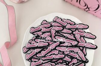 [🆕🇻🇳] Tem nhãn Hà Nội Susi – In ấn tem nhãn, thiết kế, cắt bế bằng máy kỹ thuật số 🎨 Top1Designs ✨   Chiếc bánh đẹp, thiếu tag xinh – coi như chưa trọn vẹn!Thiết kế tag cài bánh riêng cho thương hiệu – nhỏ xíu mà “có võ”:
Logo in sắc nét – nhận diện c , shares-9✔️ , likes-21❤️️ , date-2025-11-01 23:18:06🇻🇳🇻🇳🇻🇳📰🆕