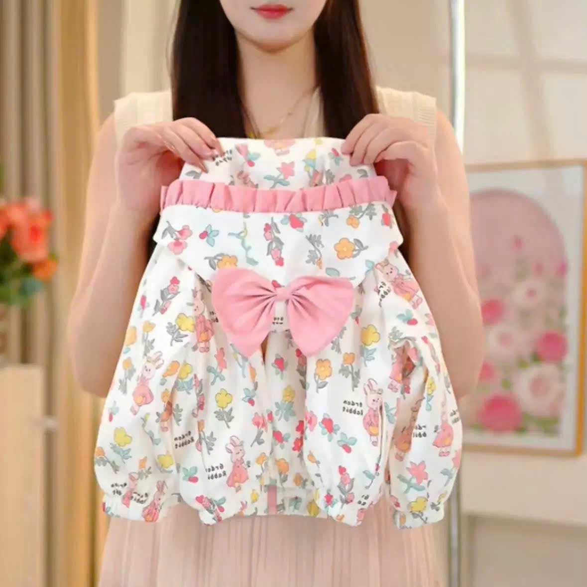 [🆕🇻🇳]  Ribi Kids Fashion Nơi hóa thân con yêu thành Nàng Công Chúa  🧑‍🧒❤️️👶⭐️  Áo khoác bé gái hoa nơ xinh
Họa tiết dễ thương, màu sắc tươi sáng
Thiết kế bèo nhún + nơ hồng cực điệu
Cho bé vừa ấm vừa nổi bật!
, shares-0✔️ , likes-6❤️️ , date-2025-11-05 17:59:17🇻🇳🇻🇳🇻🇳📰🆕