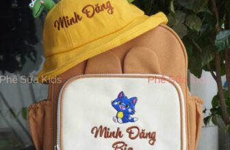 [🆕🇻🇳]  PHÊ SỮA KIDS – Thế giới của bé yêu – Chuyên THÊU theo yêu cầu các sản phẩm cho bé 🧑‍🧒❤️️👶⭐️ Balo, Mũ, Nón THÊU TÊN cho bé theo yêu cầu chống thất lạc.
– Hơn 300 hình thêu vô cùng cute.
– Hình thêu sắc nét, chi tiết.
– Chất vải Canvas dày dặn, chắc , shares-0✔️ , likes-45❤️️ , date-2025-11-13 03:00:05🇻🇳🇻🇳🇻🇳📰🆕