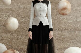 [🆕🇻🇳] Delicate Quần áo (Thương hiệu) 👕 Top1Fashion 👗  • Abbey Tweed Top lựa chọn được nhiều cô gái yêu thích mùa đông này. Sự hòa quyện giữa nét cổ điển và hiện đại, chất tweed cao cấp cùng gam đen trắng thanh , shares-30✔️ , likes-791❤️️ , date-2025-11-12 18:19:27🇻🇳🇻🇳🇻🇳📰🆕