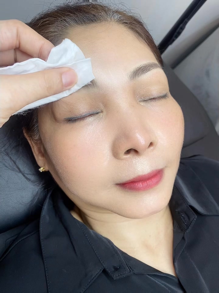 [???] MiLa Beauty & Academy ?? Top1Makeup ??  Làm lông mày có đau không?
Tại tiệm tui chỉ đau… lòng vì khách đẹp quá đó bà  #phunxam #phunxamthammy #xuhuong #phunxamkhongdau #hairstroke , shares-0✔️ , likes-1❤️️ , date-2025-11-19 05:24:23????????