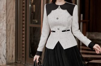 [🆕🇻🇳] Delicate Quần áo (Thương hiệu) 👕 Top1Fashion 👗  Thanh lịch và đầy tính nữ, đó là dáng vẻ được lột tả trong từng chi tiết của set đồ Abbey top và saddie skirt. Đây vẫn là một trong những items mùa đông đư , shares-52✔️ , likes-14K❤️️ , date-2025-11-17 17:59:23🇻🇳🇻🇳🇻🇳📰🆕