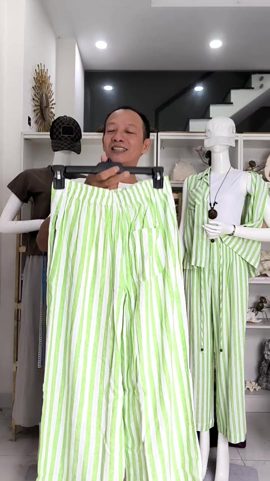 [🆕🇻🇳] Ben and Tod Bình Dương – Thương hiệu May mặc Thời trang Nam 👕 Top1Fashion 👗   Sơ mi ngắn tay – Basic nhưng cực chất! 
Màu đẹp: Đen cá tính – Kem thanh lịch – Xanh pastel trẻ trung – Hồng phấn ngọt nhẹ.
Chất liệu mềm mịn, co giãn nhẹ , shares-0✔️ , likes-5❤️️ , date-2025-11-27 01:43:14🇻🇳🇻🇳🇻🇳📰🆕