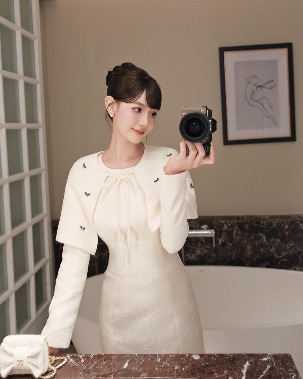 [🆕🇻🇳] MIAVU – Thiết kế & Thời trang 👕 Top1Fashion 👗  𝘼𝙧𝙞𝙖 𝘿𝙧𝙚𝙨𝙨 | 𝘾𝙪𝙨𝙩𝙤𝙢𝙚𝙧 𝙁𝙚𝙚𝙙𝙗𝙖𝙘𝙠 

Aria Dress mang đến vẻ đẹp ngọt ngào và tinh tế ngay từ cái nhìn đầu tiên.
Thiết kế váy dáng ôm nhẹ cùng phần cape nhỏ thê , shares-34✔️ , likes-977❤️️ , date-2025-11-18 06:16:48🇻🇳🇻🇳🇻🇳📰🆕