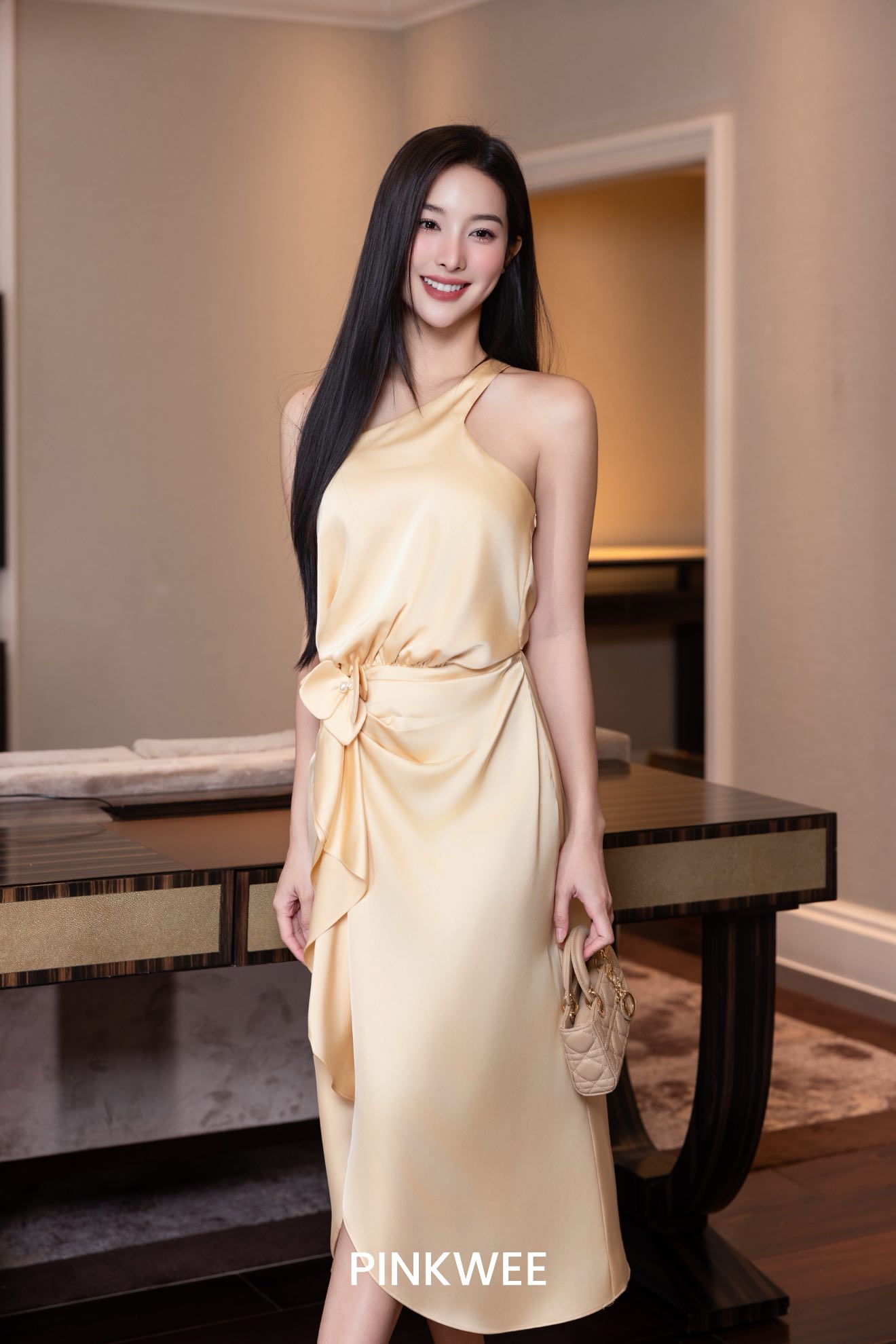 [🆕🇻🇳] PINK WEE – Cửa hàng quần áo 👕 Top1Fashion 👗  𝐓𝐡𝐚𝐧𝐡 𝐥𝐢̣𝐜𝐡 𝐥𝐚̀ 𝐥𝐨𝐚̣𝐢 𝐯𝐞̉ đ𝐞̣𝐩 𝐝𝐮𝐲 𝐧𝐡𝐚̂́𝐭 𝐤𝐡𝐨̂𝐧𝐠 𝐛𝐚𝐨 𝐠𝐢𝐨̛̀ 𝐩𝐡𝐚𝐢 𝐭𝐚̀𝐧.Chất liệu lụa mềm mại cùng tone vàng champagne dịu dàng chính là hiện thân hoàn hảo , shares-2✔️ , likes-20❤️️ , date-2025-11-29 17:34:49🇻🇳🇻🇳🇻🇳📰🆕