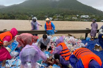 [🆕🇻🇳] Sỉ và lẻ bánh tráng cuộn tép chà bông  🍔 Top1Food  🍜 Hiện tại tình hình mưa lũ ngập lụt ở phú Yên vẫn còn.. Shop múôn góp thêm 1 phần nhỏ nhu yếu phẩm cá nhân để ủng hộ.. Shop xin đuợc sự hỗ trợ từ các khách  , shares-0✔️ , likes-1❤️️ , date-2025-11-23 17:29:28🇻🇳🇻🇳🇻🇳📰🆕
