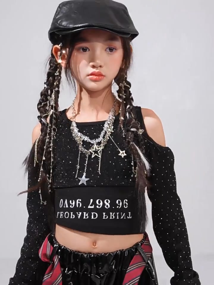 [🆕🇻🇳] Tiệm của Xoăn – Mua sắm & bán lẻ 🧑‍🧒❤️️👶⭐️ Hobo bag
– ngang hết 50x34x23cm( dây 54cm)
– độ mới ổn
Sold
, shares-0✔️ , likes-0❤️️ , date-2025-11-18 06:37:26🇻🇳🇻🇳🇻🇳📰🆕