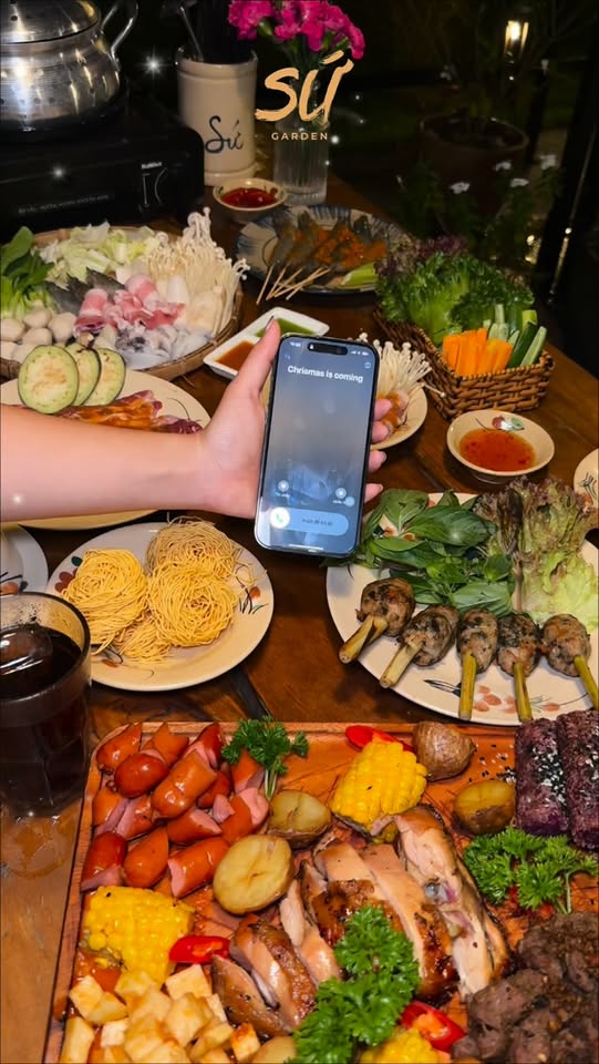 [☕️🇻🇳] Khóm Coffee & Tea 🥤 Top1Coffee ☕️  Trời se lạnh mà có bàn tiệc Giáng Sinh bên người thân là trọn vẹn lắm nhaCuối năm rộn ràng, Sứ chuẩn bị sẵn một bàn đầy ắp mó , shares-0✔️ , likes-6❤️️ , date-2025-12-12 02:27:39🇻🇳🇻🇳🇻🇳📰🆕