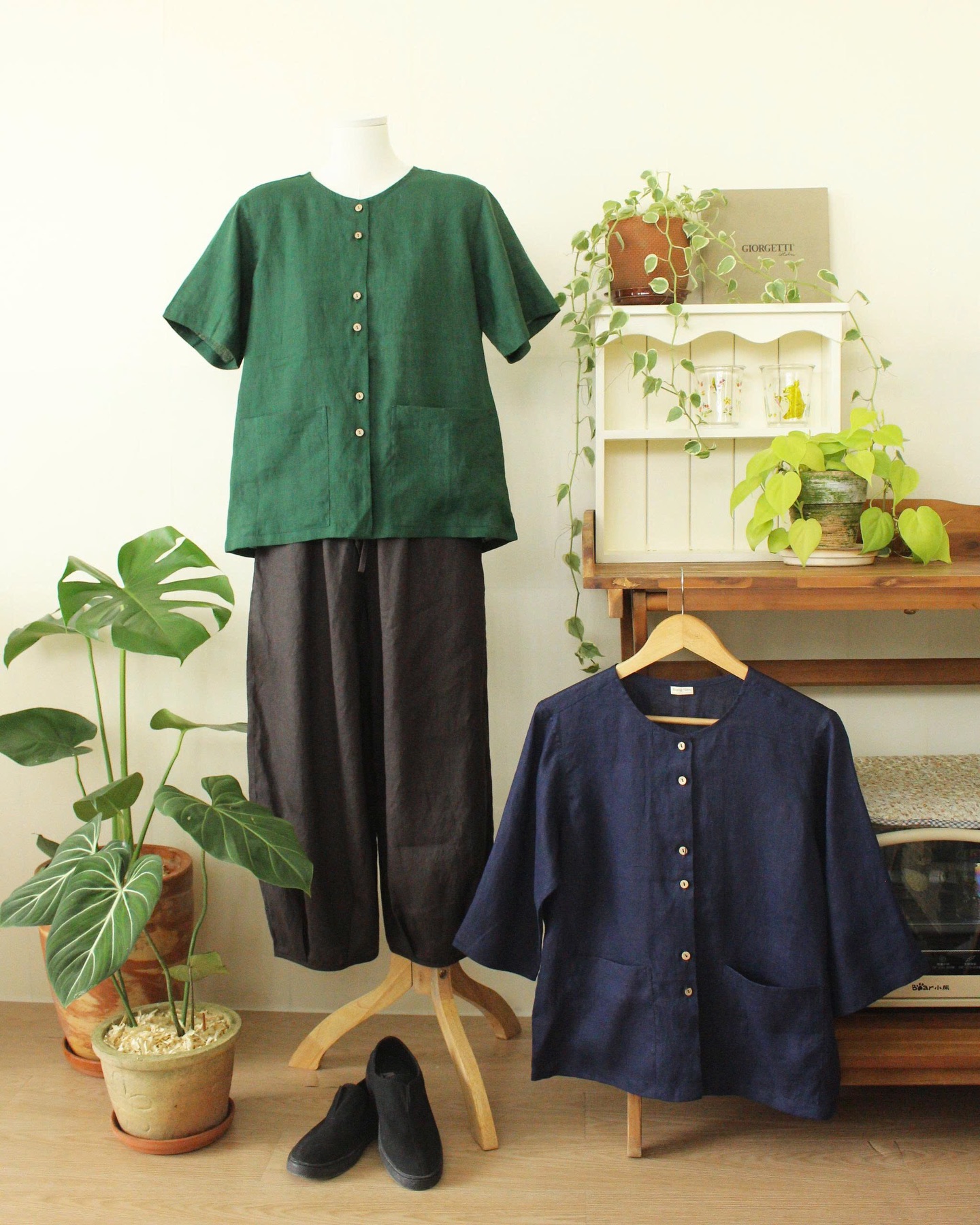 [🆕🇻🇳] Tiệm may Tháng Năm 👕 Top1Fashion 👗  Sắc màu mùa Lễ hộiÁO HOÀ
Kích cỡ:
S: vai 40cm, ngực 100cm, dài 60cm
M: vai 43cm, ngực 115cm, dài 63cm
Màu sắc và chất liệu:
. Xanh rêu – Pure linen (15 , shares-0✔️ , likes-2❤️️ , date-2025-12-07 03:51:30🇻🇳🇻🇳🇻🇳📰🆕