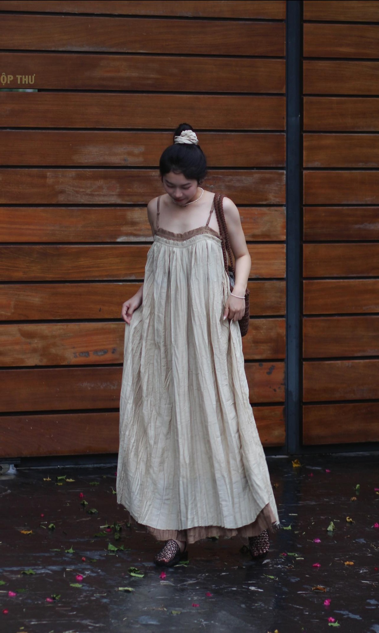 [🆕🇻🇳] LINH AU 👕 Top1Fashion 👗  𝐅𝐥𝐨𝐰 𝐃𝐫𝐞𝐬𝐬 | 𝑌𝑒̂𝑢 𝑛ℎ𝑢̛̃𝑛𝑔 đ𝑒̂̀𝑢 𝑘ℎ𝑜̂𝑛𝑔 ℎ𝑜𝑎̀𝑛 ℎ𝑎̉𝑜.Từng nếp gấp là một dấu ấn, không cầu kỳ, hơi chút xộc xệnh, chi tiết cạnh thô – 𝐅𝐥𝐨𝐰 𝐃𝐫𝐞𝐬𝐬 nói lên vẻ  , shares-41✔️ , likes-162❤️️ , date-2025-11-24 21:09:41🇻🇳🇻🇳🇻🇳📰🆕