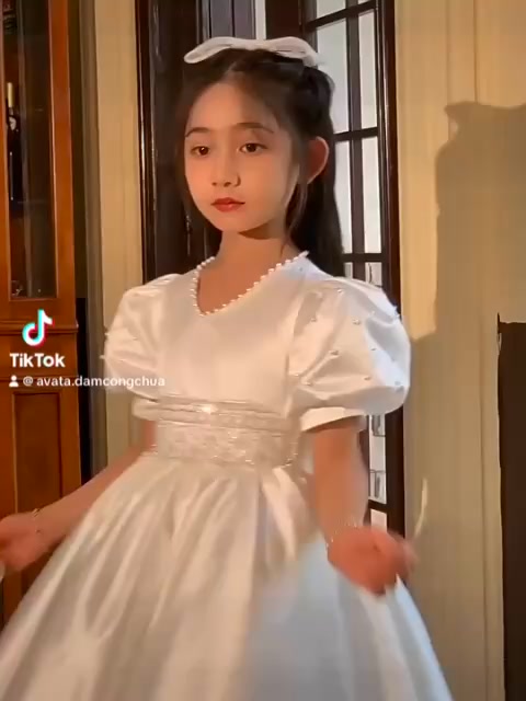 [🆕🇻🇳] AVATA – đầm công chúa bé gái 🧑‍🧒❤️️👶⭐️ Mẫu trắng phi tùng dài cho bé
Size 8-50kg
lh 0878837747 , shares-0✔️ , likes-0❤️️ , date-2025-11-26 15:32:59🇻🇳🇻🇳🇻🇳📰🆕