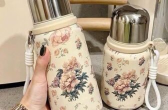 [🆕🇻🇳] Pokid – Chuyên hàng xuất xịn 🧑‍🧒❤️️👶⭐️ BÌNH GIỮ NHIỆT VINTAGE – XINH YÊU!
Ai cũng mê. Mang đi muôn nơi, gọn nhẹ.• GN53 (400ml): 350k
• GN54 (600ml): 360kThiết kế vintage hoa nhí – Ngọt ngào , shares-0✔️ , likes-0❤️️ , date-2025-11-25 21:41:22🇻🇳🇻🇳🇻🇳📰🆕