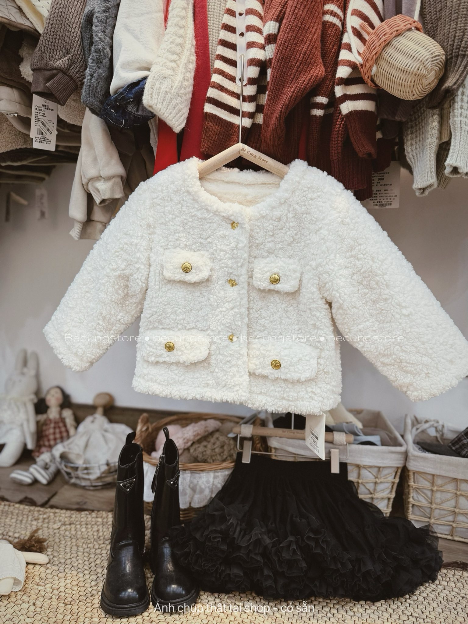 [🆕🇻🇳] Bé Cưng Store Đồ style Hàn cho bé 🧑‍🧒❤️️👶⭐️ Mẹ nào cùng gu em thì hốt ngay nhaa
Một chiếc áo mà phối được siêu nhiều kiểu luôn,vừa đep vừa sang lại ấmSize  80 | 90 | 100 | 110| 120 |𝑺𝒂̆̃𝒏 𝒉𝒂̀𝒏𝒈 , shares-3✔️ , likes-4❤️️ , date-2025-12-01 23:41:15🇻🇳🇻🇳🇻🇳📰🆕