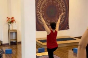 [🆕🇻🇳] Yoga Sức Sống Mới 🧘 Top1Yoga 🧘 Trong l\u1edbp c\u00f3 v\u00e0i b\u1ea1n tr\u1ebb c\u00f2n \u0111a s\u1ed1 l\u00e0 c\u00e1c c\u00f4, nhi\u1ec1u khi ngang tu\u1ed5i M\u1eb9,  ngang tu\u1ed , shares-0✔️ , likes-21❤️️ , date-2025-11-25 20:21:40🇻🇳🇻🇳🇻🇳📰🆕