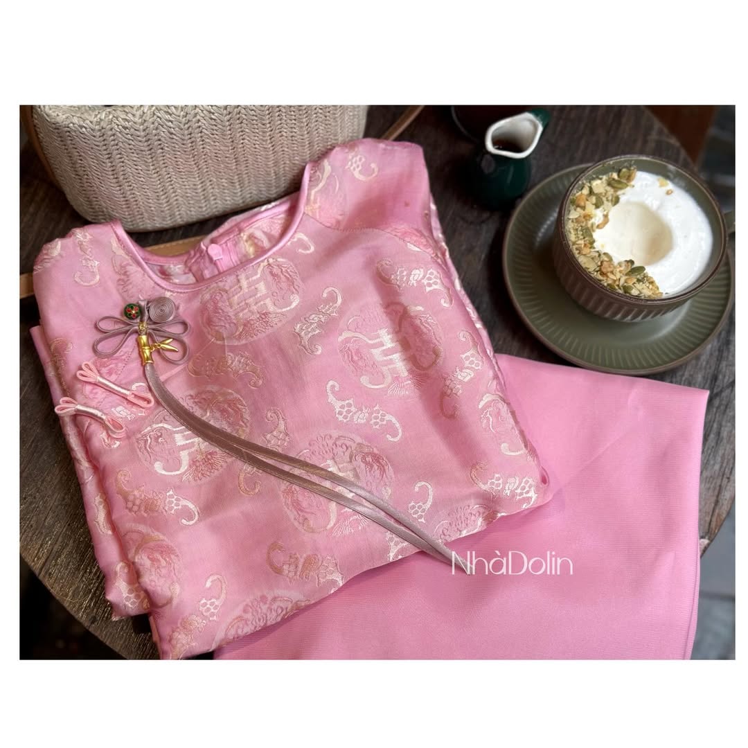 [🆕🇻🇳] Nhà Dolin – Chuyên may tất tần tật mọi thứ xinh đẹp nha, cho bé, cho mẹ và cho cả nhà 🧑‍🧒❤️️👶⭐️ Hành trình nhiều niềm vui và sắc màu của áo dài nhà mình ngót nghét đã sắp 10 năm.
Từ những ngày đầu loay hoay mình đã cố gắng từng ngày từng ngày để bước  , shares-0✔️ , likes-3❤️️ , date-2025-11-25 17:09:21🇻🇳🇻🇳🇻🇳📰🆕