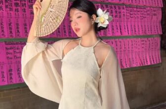 [🆕🇻🇳] Zareen shop  👕 Top1Fashion 👗   𝐍𝐄𝐖 𝐂𝐎𝐋𝐋𝐄𝐂𝐓𝐈𝐎𝐍
VÂN THANH – mẫu áo dài yếm kèm áo khoác chính thức ra mắt cho mùa Tết 2026,
Áo dài yếm được tạo nên từ chất liệu từ gấm hoa nổi kết hợp v , shares-0✔️ , likes-5❤️️ , date-2025-12-06 18:35:21🇻🇳🇻🇳🇻🇳📰🆕
