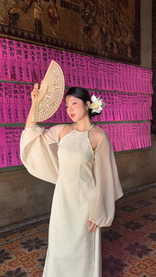 [🆕🇻🇳] Zareen shop  👕 Top1Fashion 👗   𝐍𝐄𝐖 𝐂𝐎𝐋𝐋𝐄𝐂𝐓𝐈𝐎𝐍
VÂN THANH – mẫu áo dài yếm kèm áo khoác chính thức ra mắt cho mùa Tết 2026,
Áo dài yếm được tạo nên từ chất liệu từ gấm hoa nổi kết hợp v , shares-0✔️ , likes-5❤️️ , date-2025-12-06 18:35:21🇻🇳🇻🇳🇻🇳📰🆕