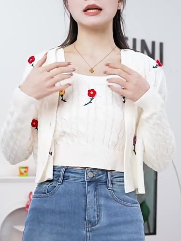 [🆕🇻🇳] Alicia Clothes – Thời trang xuất khẩu 👕 Top1Fashion 👗  Set cardigan kèm hai dây len mặc bên trong – này mà không gọi là vintage thì gọi là gì nữa!
Len dày dặn, mềm mịn, họa tiết cùng chất và được khâu tay tỉ m , shares-0✔️ , likes-3❤️️ , date-2025-11-30 02:51:35🇻🇳🇻🇳🇻🇳📰🆕