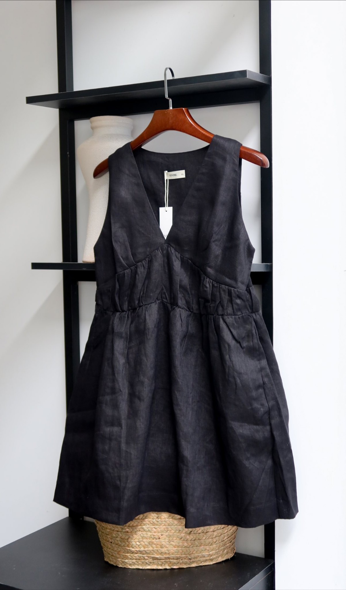 [🆕🇻🇳] OnmeLocal – 𝐒𝐨𝐦𝐞𝐭𝐡𝐢𝐧𝐠 𝐀𝐛𝐨𝐮𝐭 𝐋𝐢𝐧𝐞𝐧 𝐁𝐲 𝐎𝐍𝐌𝐄 – 𝐃𝐞𝐬𝐢𝐠𝐧 𝐈𝐧 𝐁𝐢𝐧𝐡 𝐃𝐮𝐨𝐧𝐠,𝐕𝐢𝐞𝐭𝐧𝐚𝐦 👕 Top1Fashion 👗  Mang vẻ trẻ trung và thoải mái vốn có của váy babydoll nhưng khi kết hợp với màu đen vẫn giữ được sự thanh lịch và trưởng thành.Nesi dress by Onme.
, shares-5✔️ , likes-151❤️️ , date-2025-11-28 17:46:48🇻🇳🇻🇳🇻🇳📰🆕