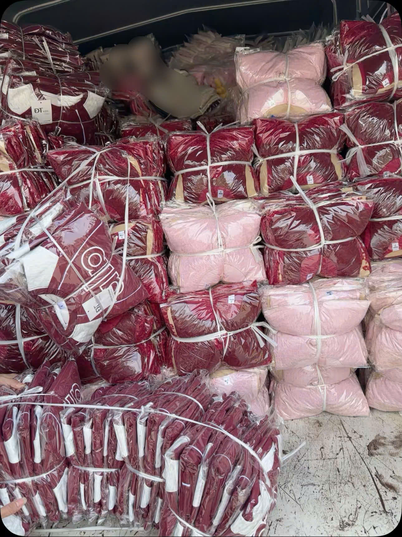 [🆕🇻🇳]  Xưởng May ĐT Kids – Chuyên Sỉ Buôn Quần Áo Trẻ Em 🧑‍🧒❤️️👶⭐️ Sỉ đợi em chia đơn nhé
Shop nào chưa đặt thì ib em luôn em còn dư ít thôi ạ
Thấy quần áo đỏ là thấy Tết
#Tet2026
, shares-0✔️ , likes-0❤️️ , date-2025-12-03 15:36:19🇻🇳🇻🇳🇻🇳📰🆕