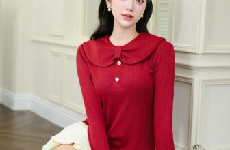 [🆕🇻🇳] Daphneé  – Towards elegance, tenderness, femininity but still posssesing high application 👕 Top1Fashion 👗  𝐑𝐞𝐰𝐫𝐢𝐭𝐞 𝐭𝐡𝐞 𝐒𝐭𝐚𝐫𝐬 | 𝐂𝐥𝐚𝐫𝐚 𝐑𝐞𝐝 𝐕𝐞𝐥𝐯𝐞𝐭
Clara Red Velvet top:
Chất liệu: Len tăm gân mềm mại
Màu sắc: Đỏ rượu
S/M/L
Một gam màu ấm áp, nổi bật được Daphneé ma , shares-2✔️ , likes-17❤️️ , date-2025-12-01 04:43:47🇻🇳🇻🇳🇻🇳📰🆕